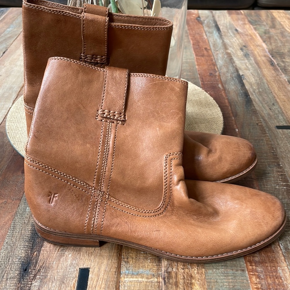 Adorable FRYE slouchy boots